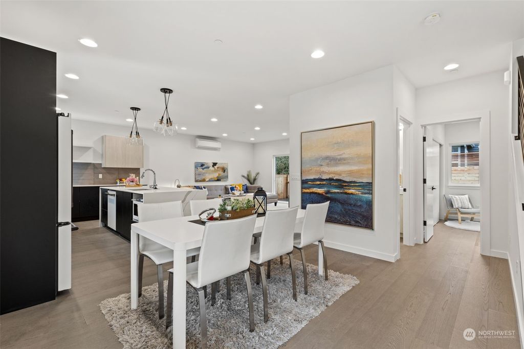 Photo of 10046 Ravenna Avenue NE, Seattle, WA 98125 (MLS # 2054929)