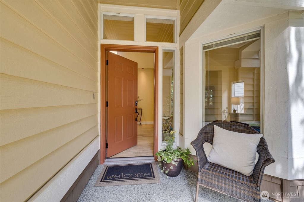 Photo of 4231 258th Avenue SE, Sammamish, WA 98029 (MLS # 2418024)