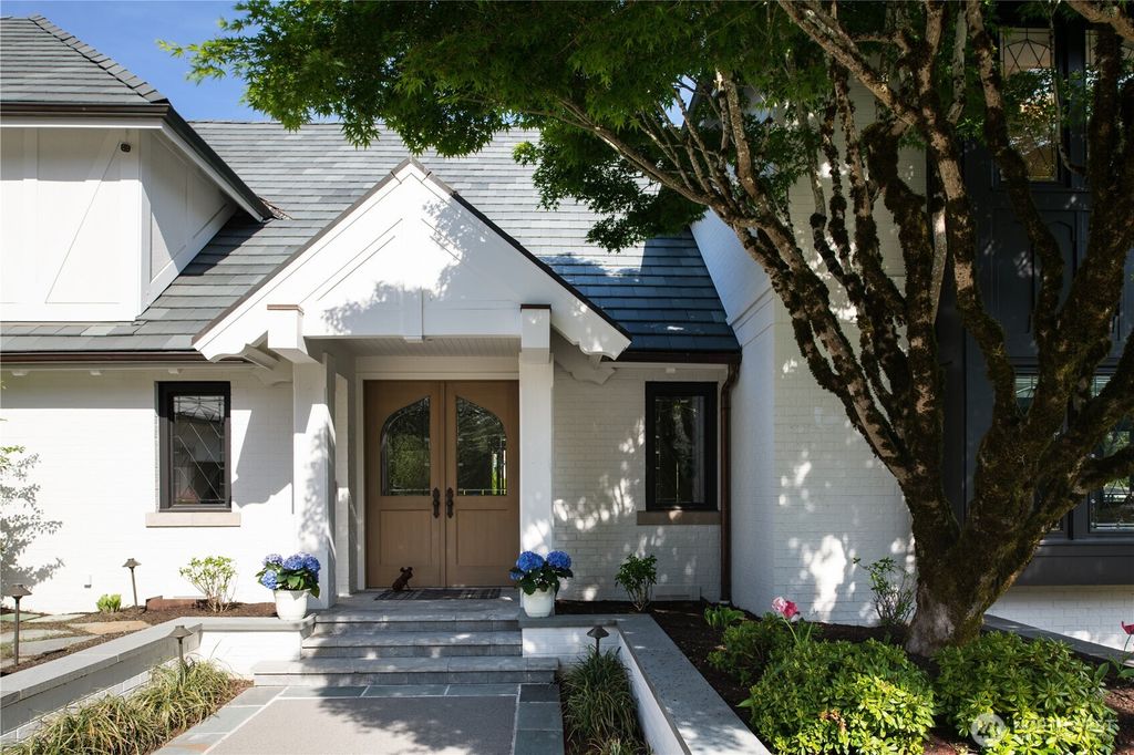 Photo of 8580 Hunts Point Lane, Hunts Point, WA 98004 (MLS # 2434036)