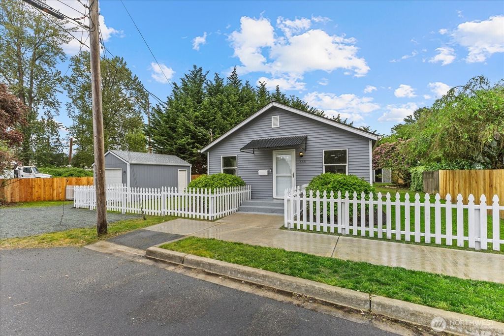 Photo of 335 N Madison Street, Monroe, WA 98272 (MLS # 2524615)