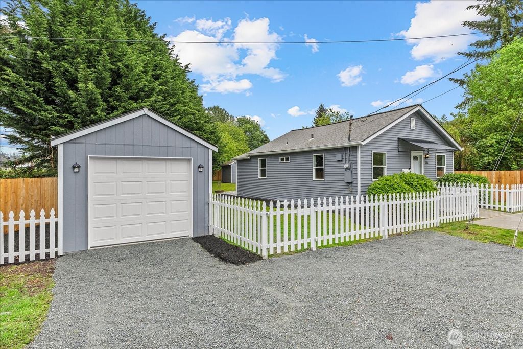 Photo of 335 N Madison Street, Monroe, WA 98272 (MLS # 2524615)