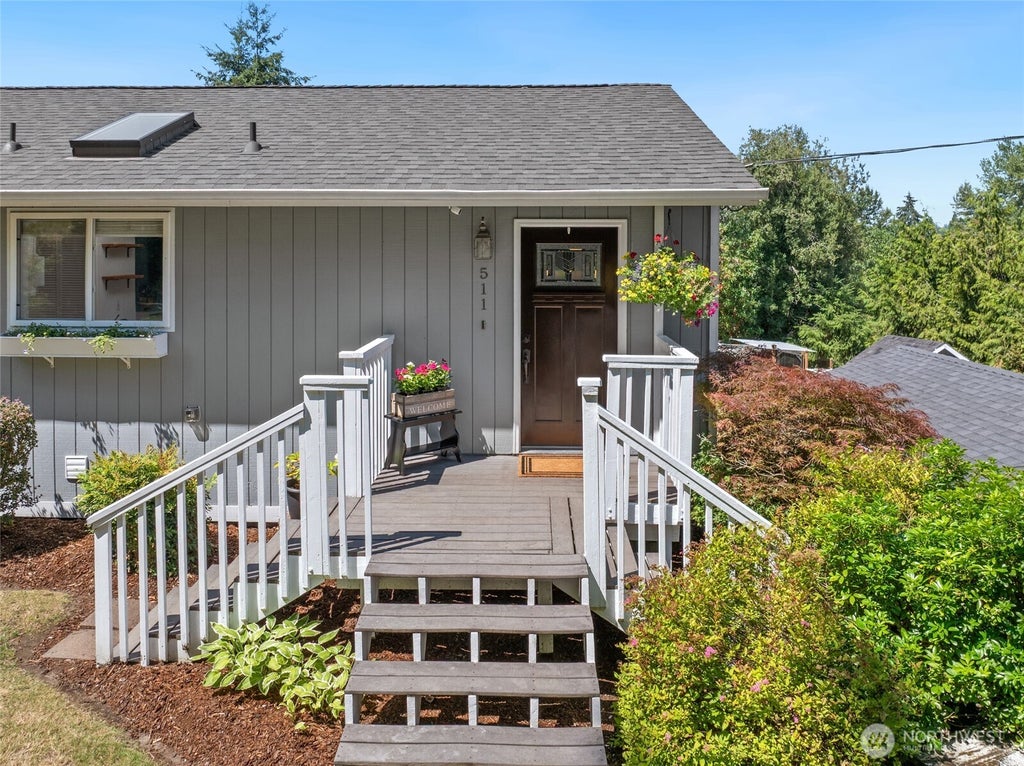 Photo of 511 13th Avenue, Milton, WA 98354 (MLS # 2559833)