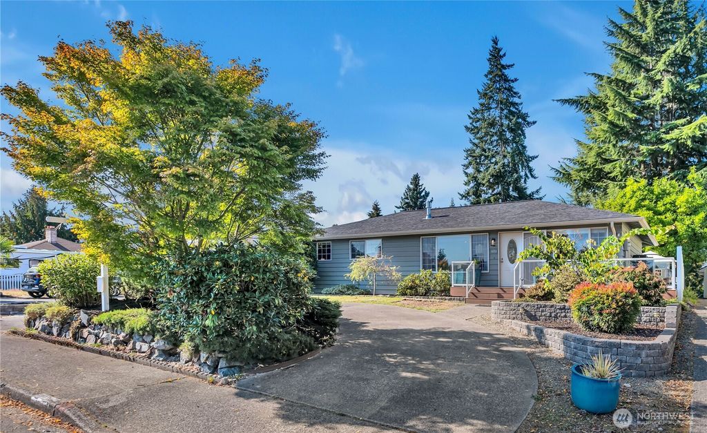 Photo of 14713 57th Avenue S, Tukwila, WA 98168 (MLS # 2442139)