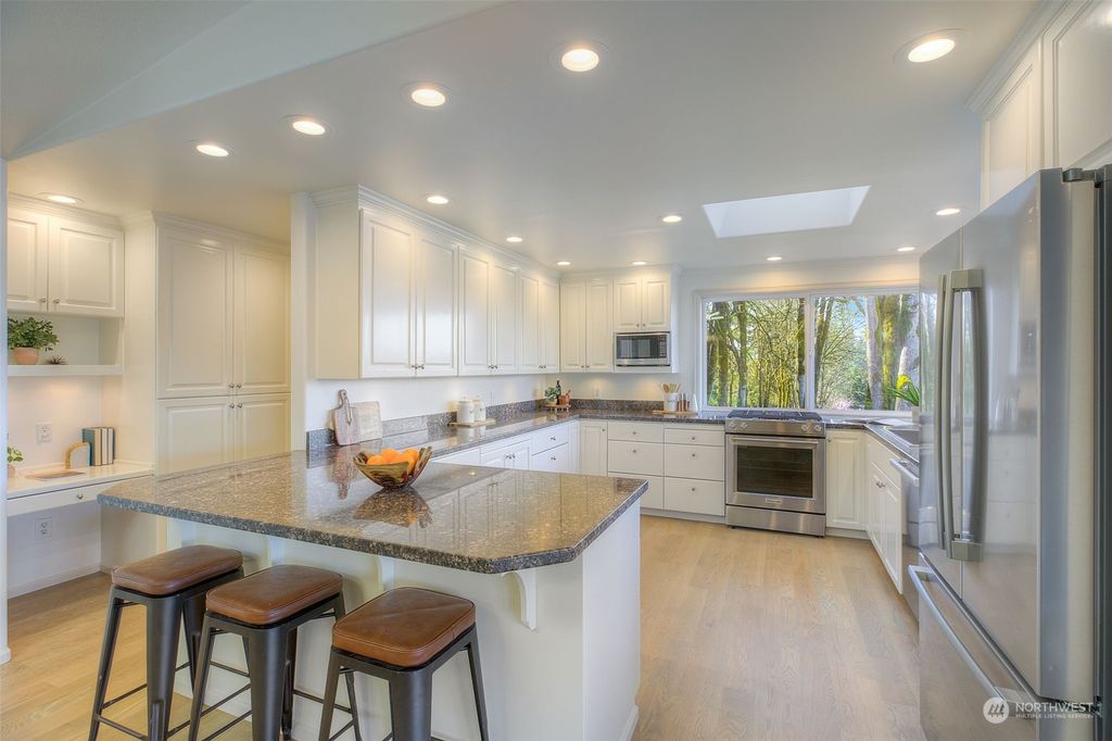 Photo of 19622 SE 16th Street, Sammamish, WA 98075 (MLS # 2211090)