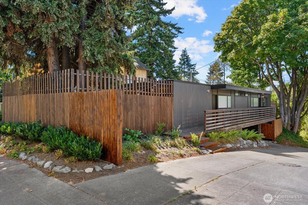 Photo of 719 721 N 38th Street, Seattle, WA 98103 (MLS # 2582162)