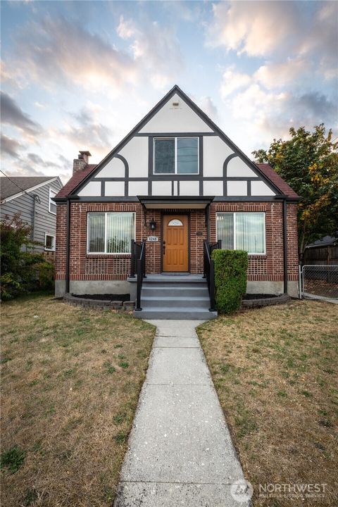 Photo of 6240 S Warner Street, Tacoma, WA 98409 (MLS # 2441047)