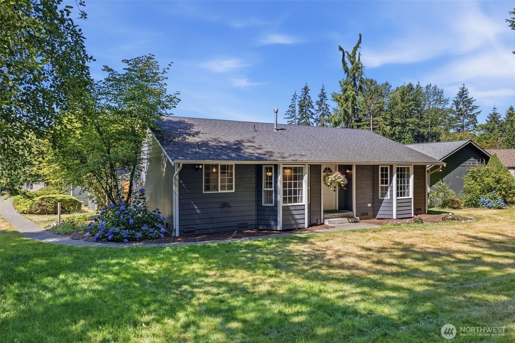 Photo of 1425 128th Drive NE, Lake Stevens, WA 98258 (MLS # 2565802)