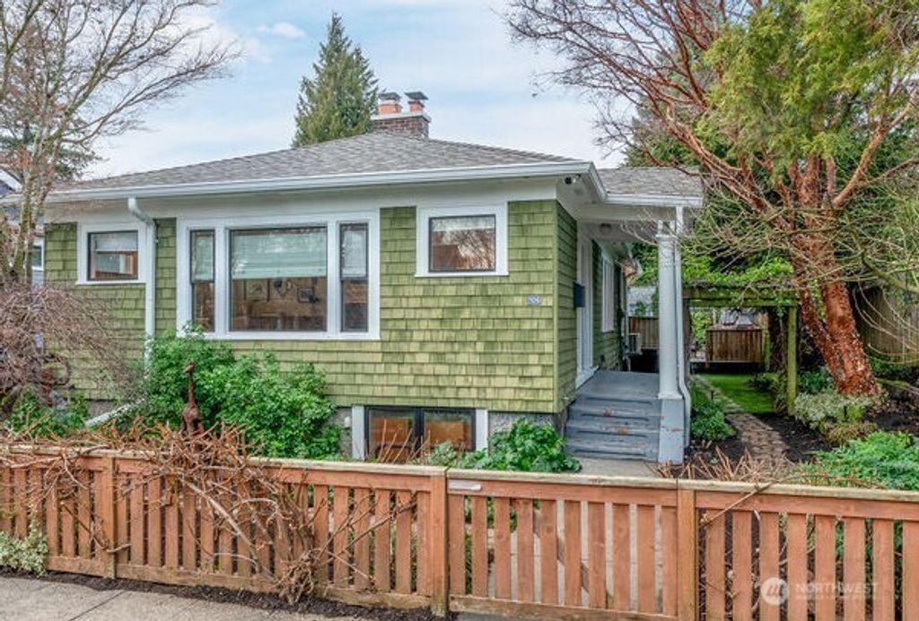 Photo of 106 NE 46th Street, Seattle, WA 98105 (MLS # 2469181)