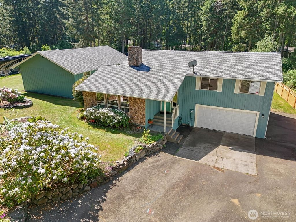 Photo of 870 Kamus Place, Fox Island, WA 98333 (MLS # 2524431)