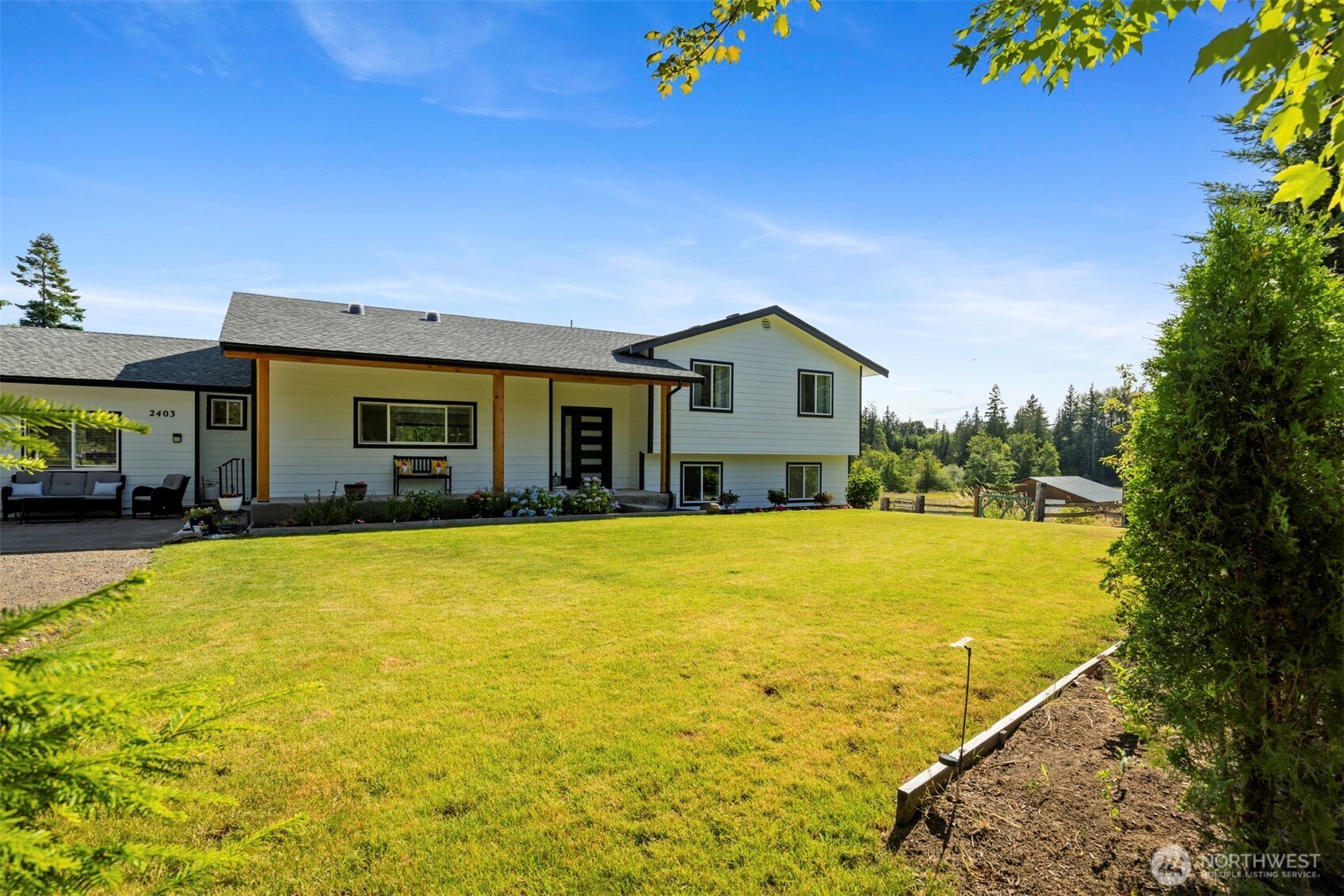 2403 E Hemmi Road
