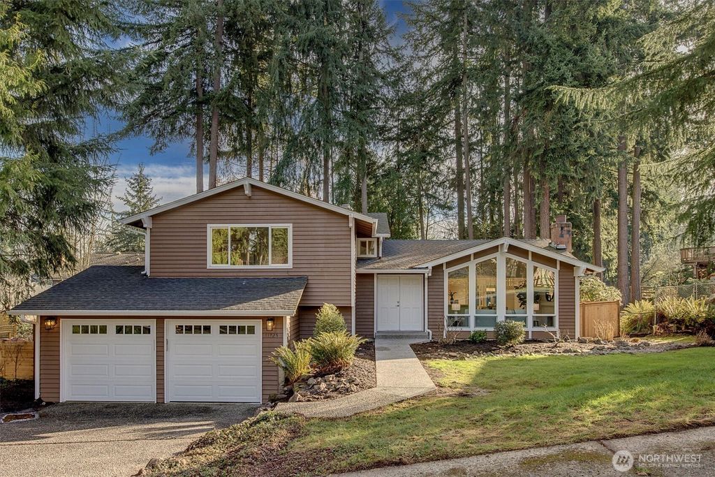 Photo of 11725 NE 102nd Place, Kirkland, WA 98033 (MLS # 2471191)