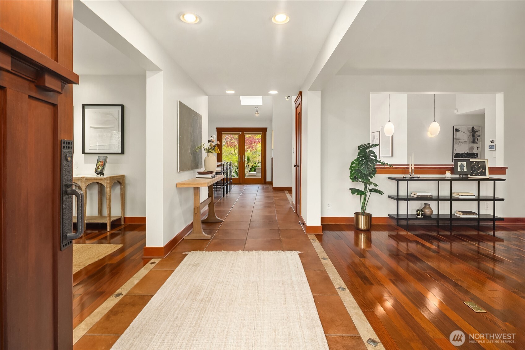 2833 W Viewmont Way W