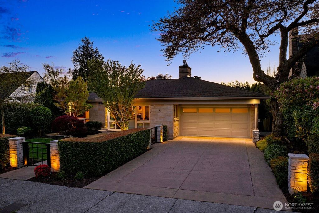 Photo of 2833 W Viewmont Way W, Seattle, WA 98199 (MLS # 2506902)