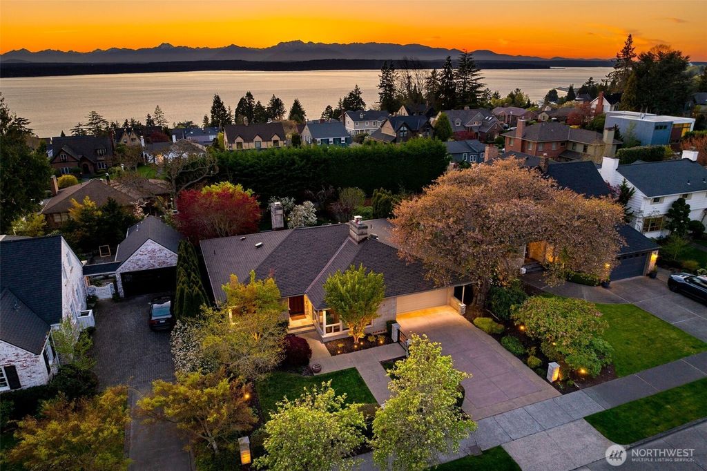 Photo of 2833 W Viewmont Way W, Seattle, WA 98199 (MLS # 2506902)