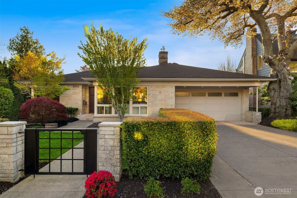 Photo of 2833 W Viewmont Way W, Seattle, WA 98199 (MLS # 2506902)