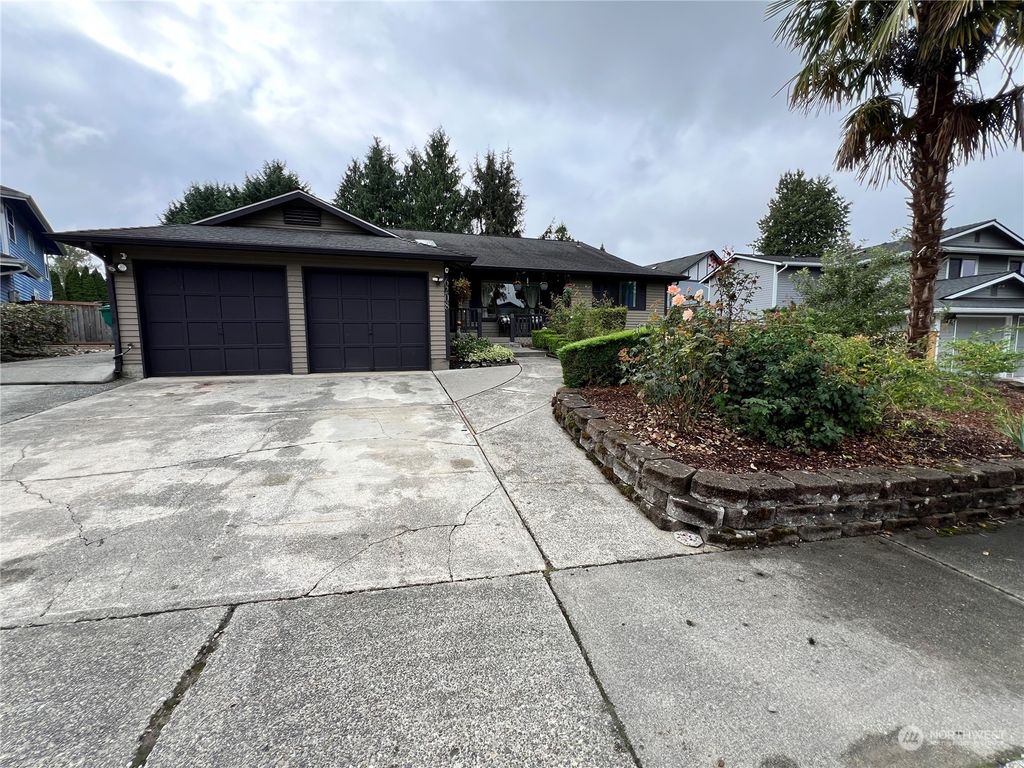 Photo of 6208 35th Way SE, Auburn, WA 98092 (MLS # 2293376)