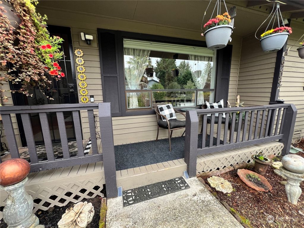 Photo of 6208 35th Way SE, Auburn, WA 98092 (MLS # 2293376)