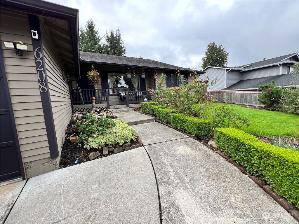 Photo of 6208 35th Way SE, Auburn, WA 98092 (MLS # 2293376)