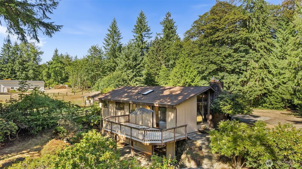 Photo of 19020 SE 324th Street, Auburn, WA 98092 (MLS # 2413087)
