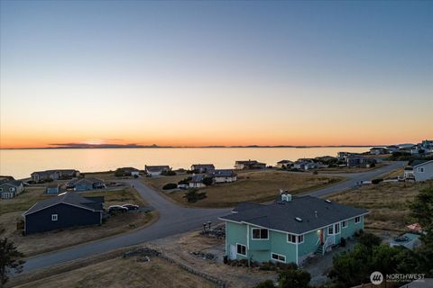Photo of 648 Hacienda Drive, Coupeville, WA 98239 (MLS # 2421536)