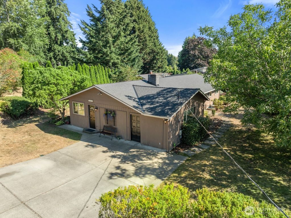 Photo of 20218 75th ave Ave NE, Kenmore, WA 98028 (MLS # 2407523)