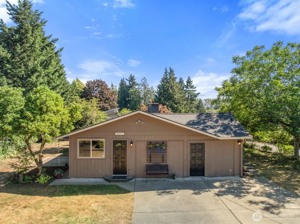 Photo of 20218 75th ave Ave NE, Kenmore, WA 98028 (MLS # 2407523)