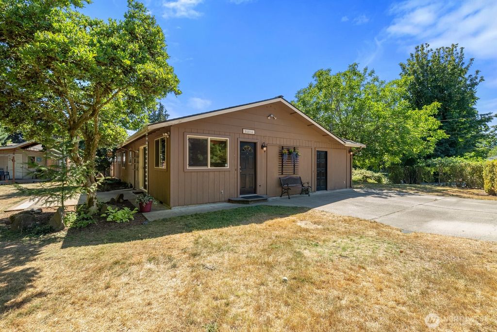 Photo of 20218 75th ave Ave NE, Kenmore, WA 98028 (MLS # 2407523)