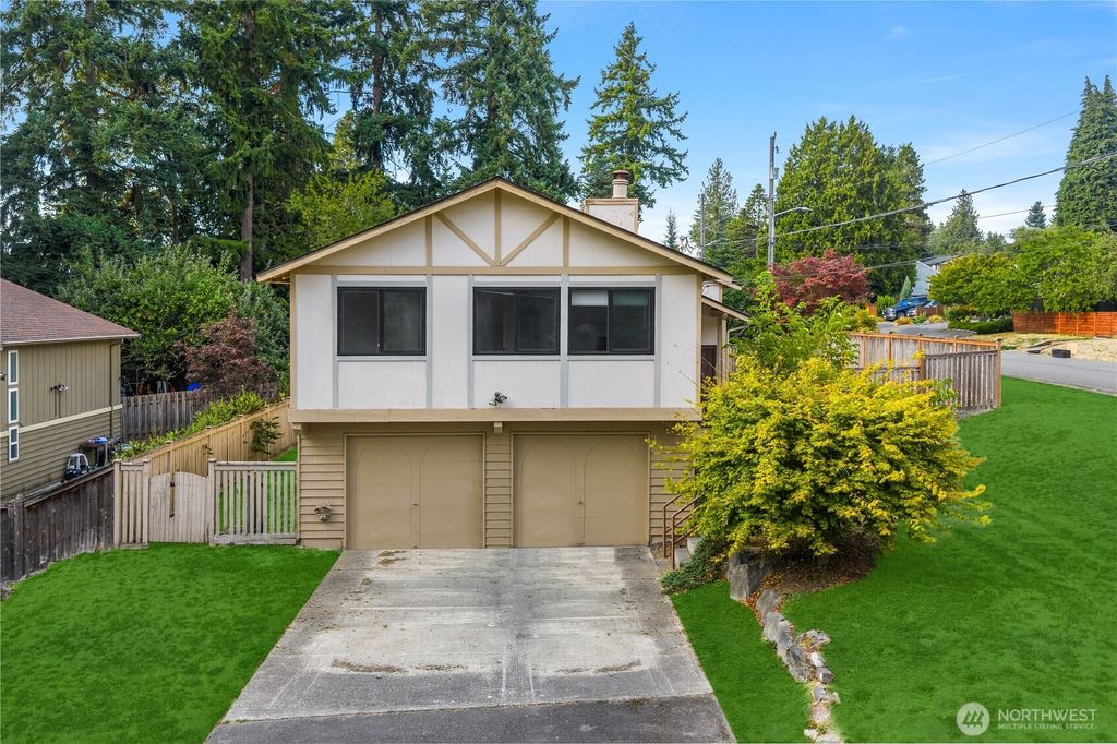 Photo of 11503 Bartlett Avenue NE, Seattle, WA 98125 (MLS # 2425474)