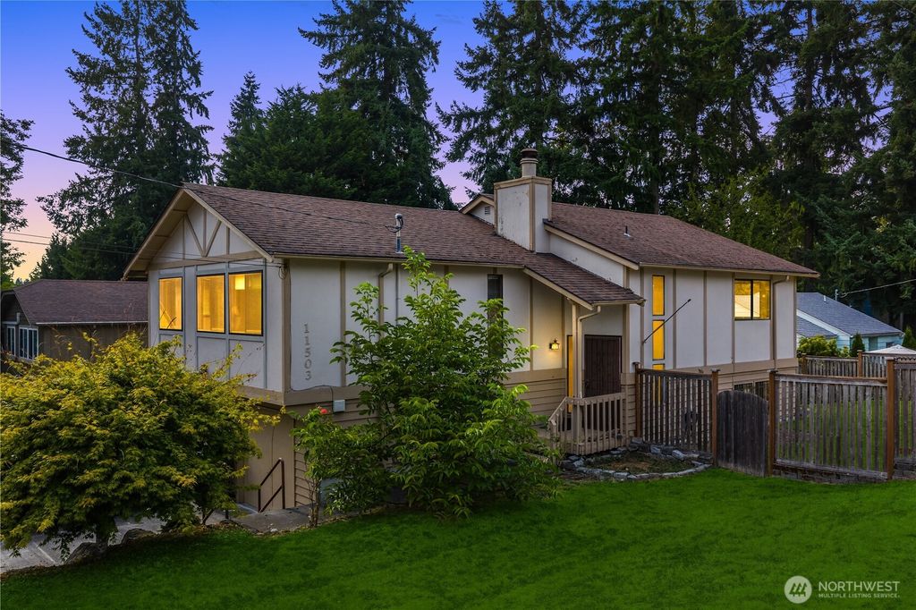 Photo of 11503 Bartlett Avenue NE, Seattle, WA 98125 (MLS # 2425474)