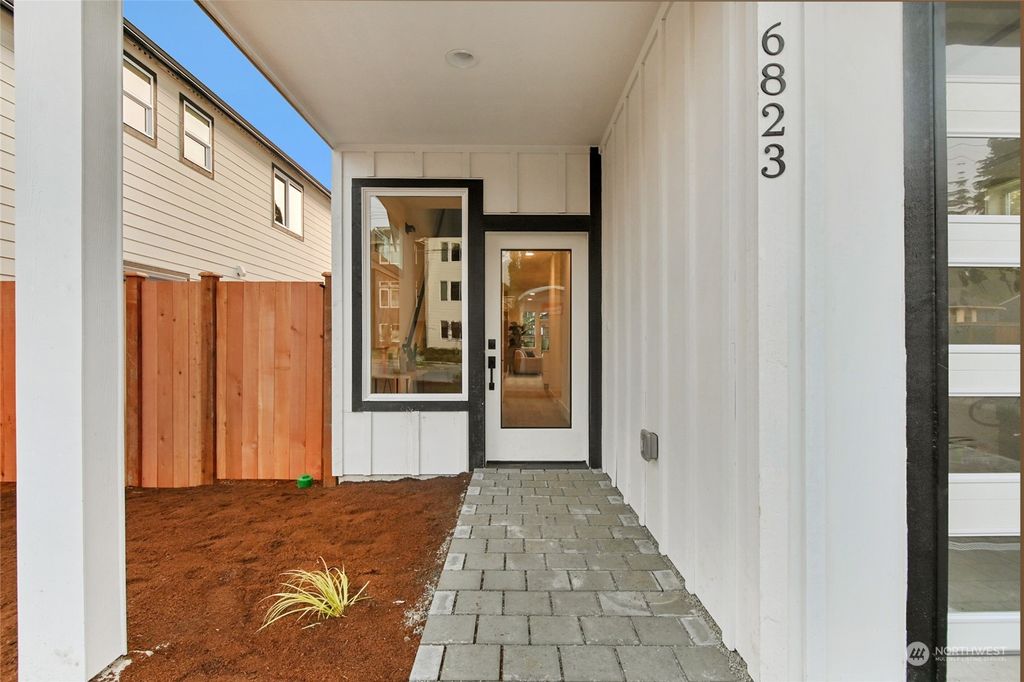 Photo of 6823 25th Avenue NE, Seattle, WA 98115 (MLS # 2069831)