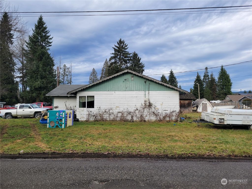 Photo of 411 Anderson Avenue, Granite Falls, WA 98252 (MLS # 2195413)