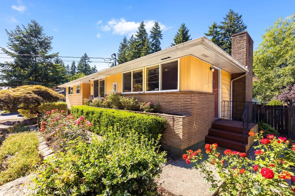 Photo of 132 NE 130th Street, Seattle, WA 98125 (MLS # 2406174)