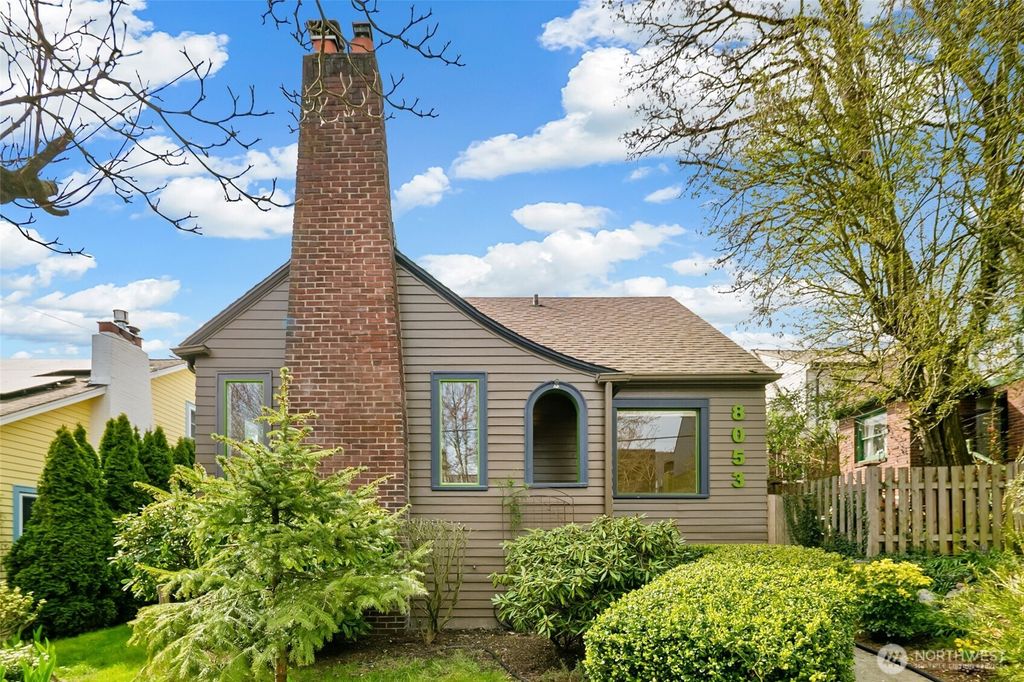 Photo of 8053 Brooklyn Avenue NE, Seattle, WA 98115 (MLS # 2501965)