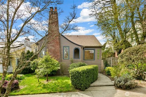 Photo of 8053 Brooklyn Avenue NE, Seattle, WA 98115 (MLS # 2501965)