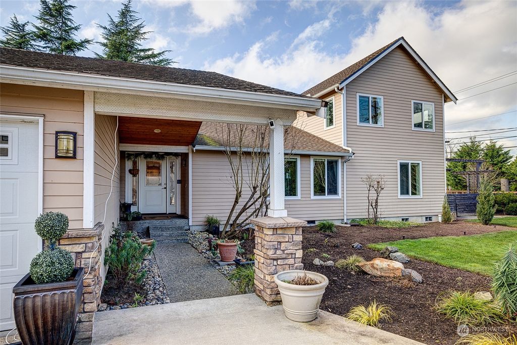 Photo of 13133 84th Avenue NE, Kirkland, WA 98034 (MLS # 2192660)