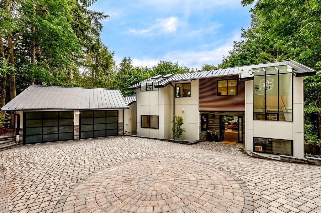Photo of 17321 NE 31st Court, Redmond, WA 98052 (MLS # 2125691)