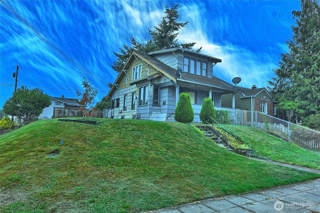 Photo of 1703 Oakes Avenue, Everett, WA 98201 (MLS # 2419697)