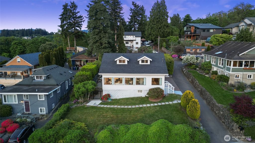 Photo of 420 Renton Avenue S, Renton, WA 98057 (MLS # 2460196)