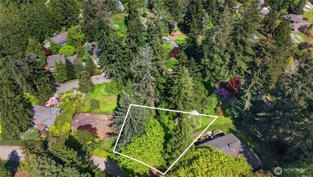 Photo of 37 x Crystal Creek Cir WAY, Issaquah, WA 98027 (MLS # 2516832)