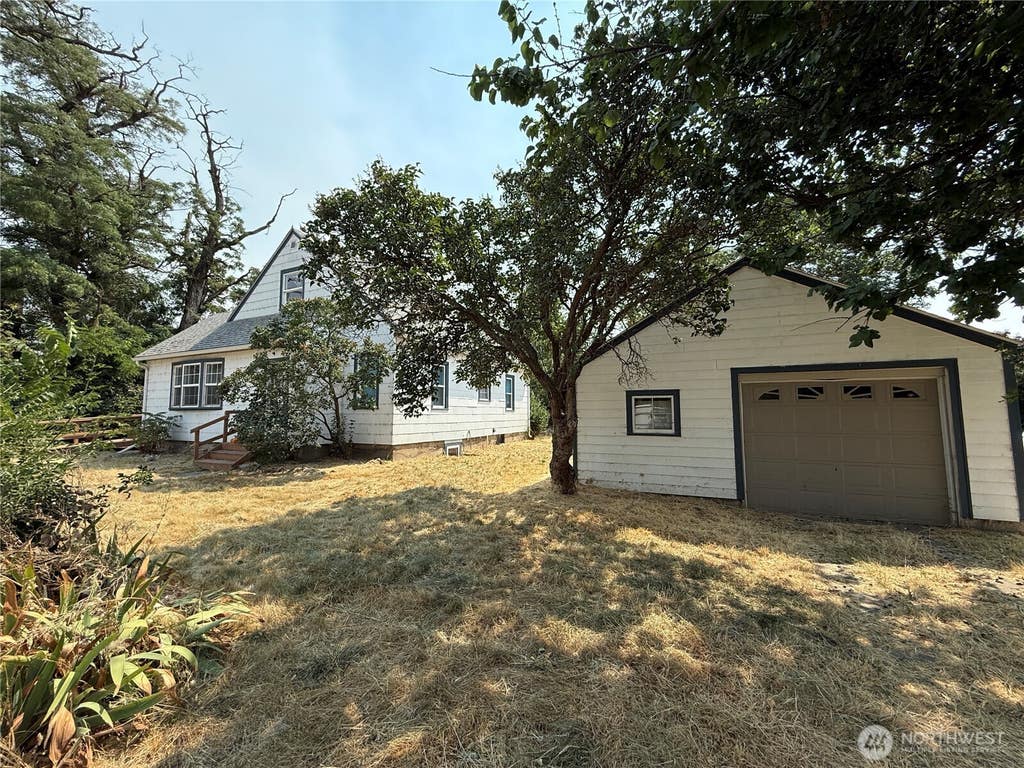 Photo of 115 W 2nd Street, Waitsburg, WA 99361 (MLS # 2571010)