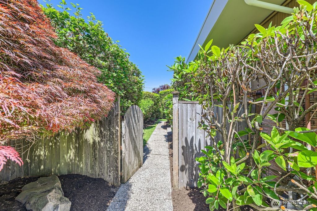 Photo of 7924 S 112th Street, Seattle, WA 98178 (MLS # 2386465)