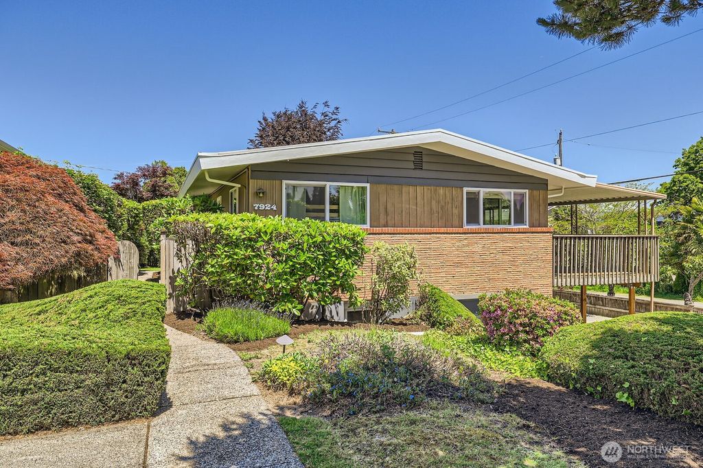 Photo of 7924 S 112th Street, Seattle, WA 98178 (MLS # 2386465)