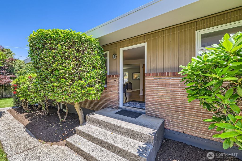 Photo of 7924 S 112th Street, Seattle, WA 98178 (MLS # 2386465)