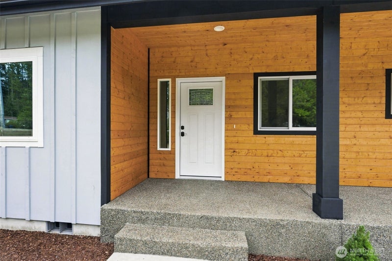 740 E Lakeshore Drive East