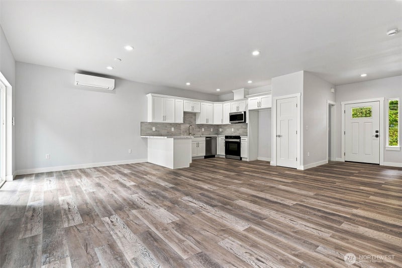 740 E Lakeshore Drive East