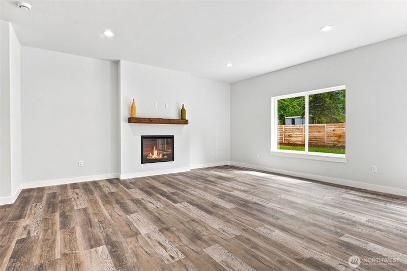 740 E Lakeshore Drive East