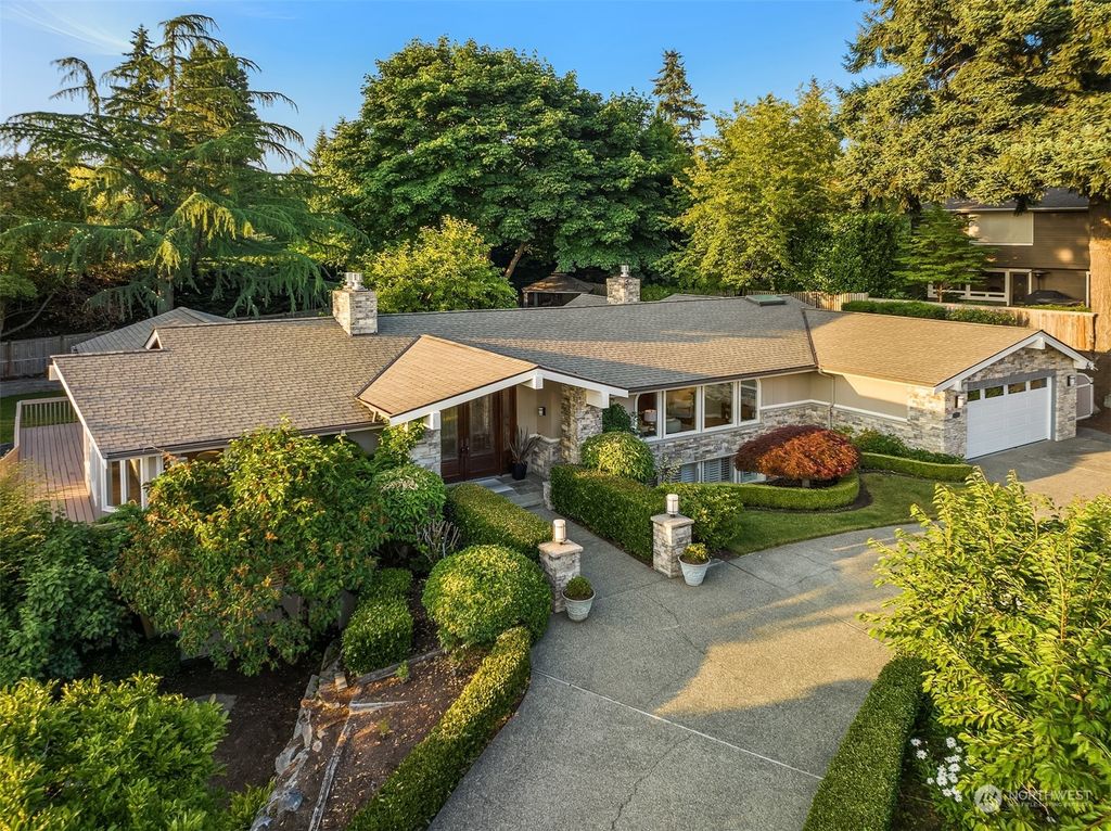Photo of 9358 NE 30th Street, Clyde Hill, WA 98004 (MLS # 2053358)