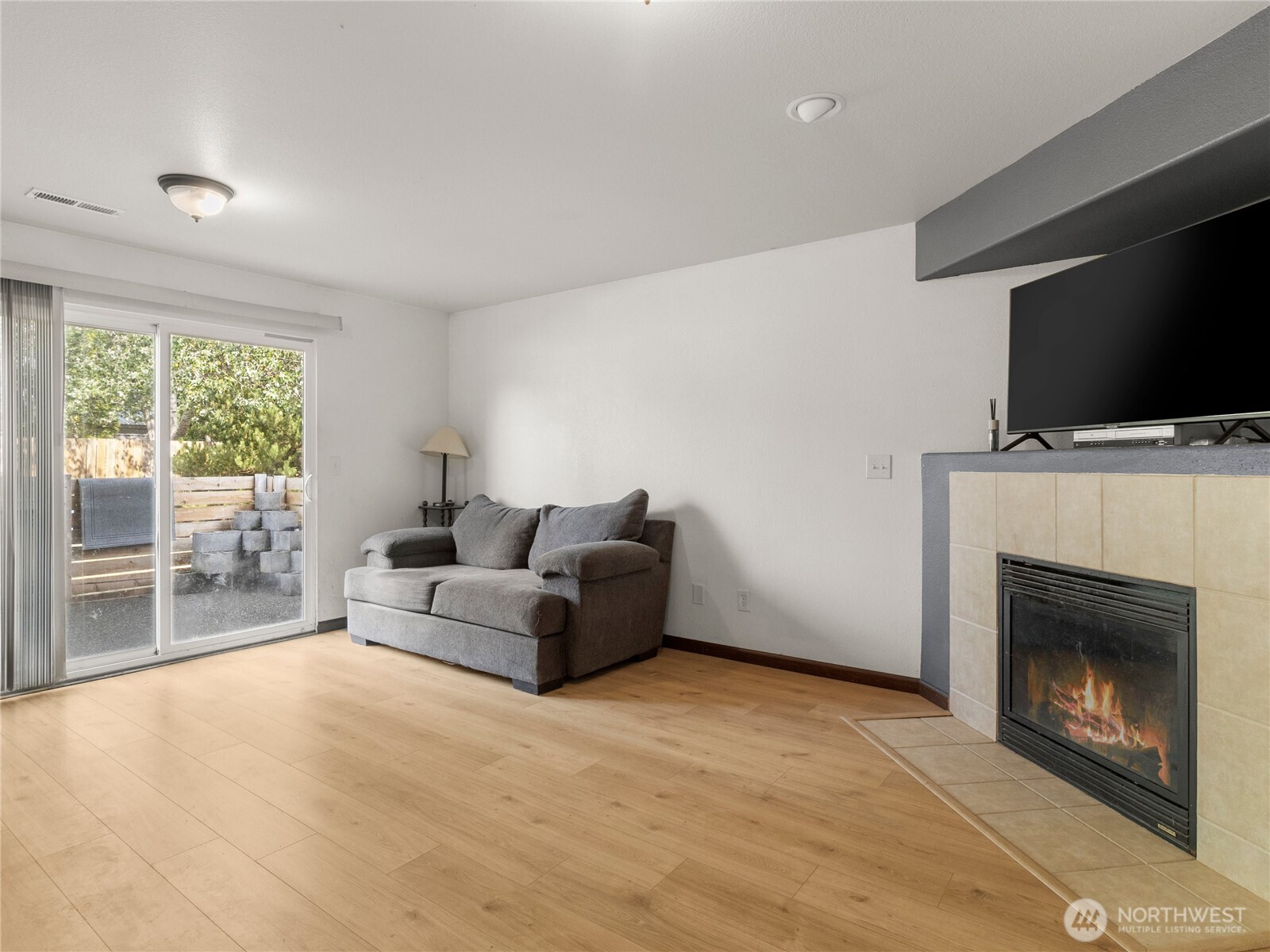 Yelm, Washington 98597, United States, 4 Bedrooms Bedrooms, ,3 BathroomsBathrooms,Residential,Active,203519