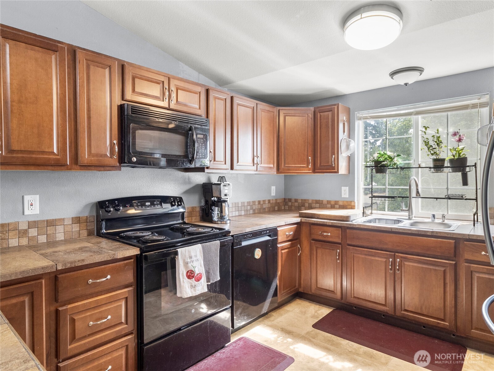 Yelm, Washington 98597, United States, 4 Bedrooms Bedrooms, ,3 BathroomsBathrooms,Residential,Active,203519