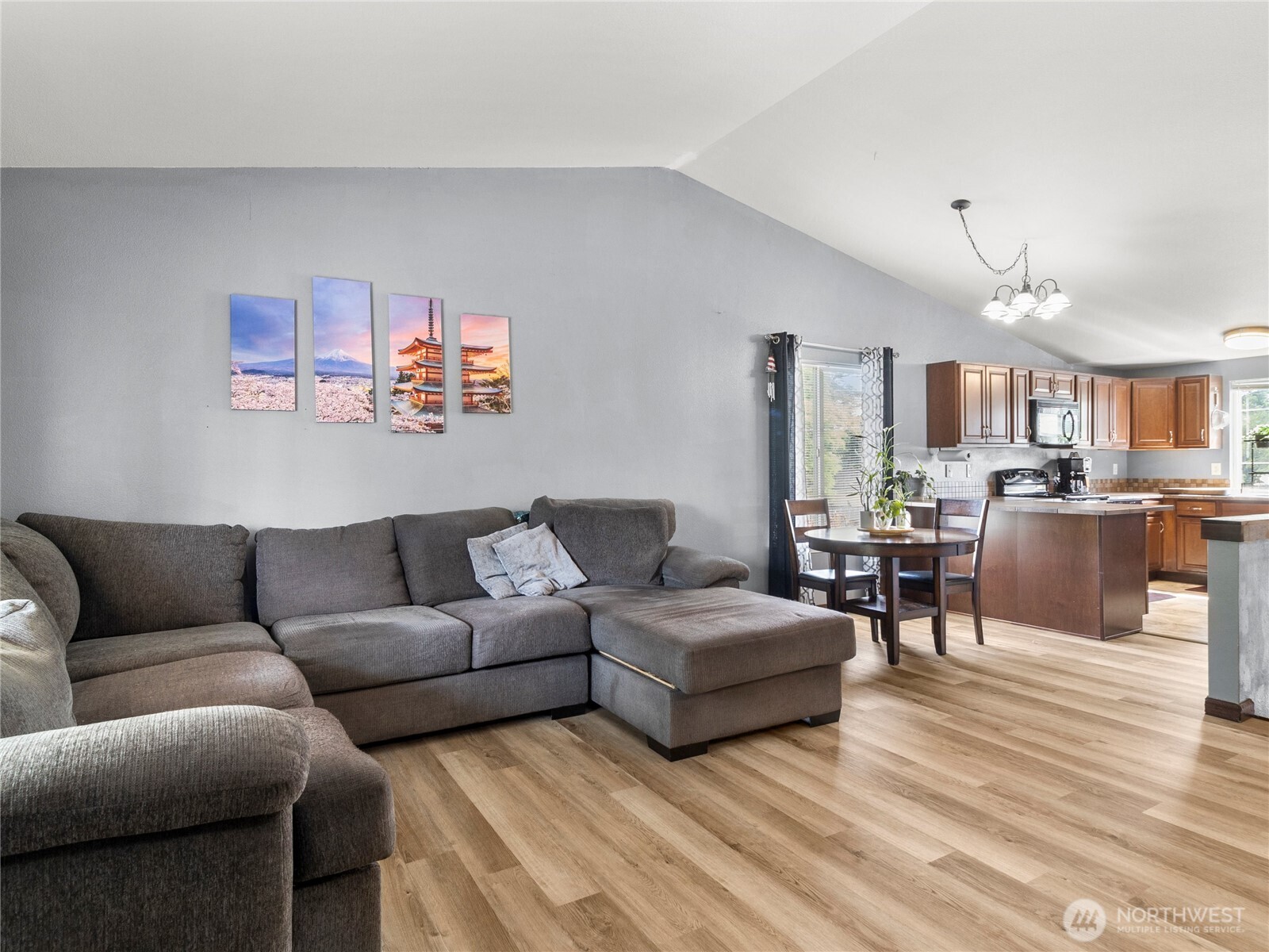 Yelm, Washington 98597, United States, 4 Bedrooms Bedrooms, ,3 BathroomsBathrooms,Residential,Active,203519